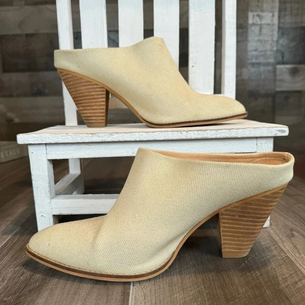 Oasis Society Natural Canvas Heeled Clogs Mules Women's • Size 8.5